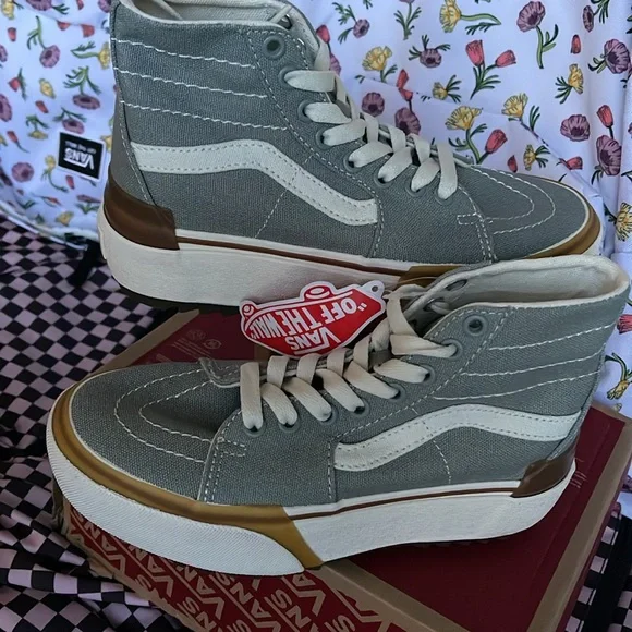 Vans WMNS Sk8-Hi Tapered
Canvas Green Milieu
VN0005U2VV2
Platforms Sneakers - Picture 11 of 16